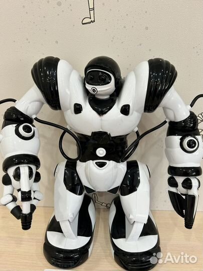 Робот на пульте управления