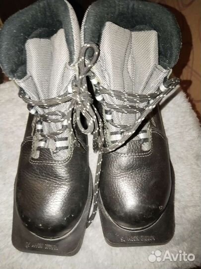 Лыжные ботинки