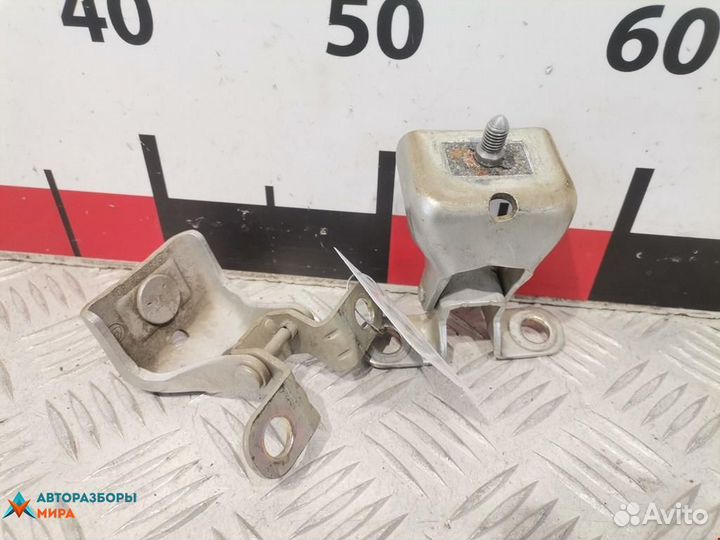 Петля крышки багажника Peugeot 3008 2010 8613F3