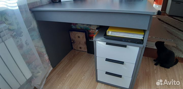 Письменный стол