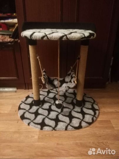 Лежанка для кошек с когтеточкой