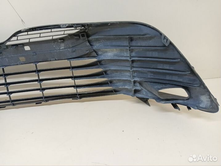 Решетка в бампер центральная Toyota Camry XV70 201