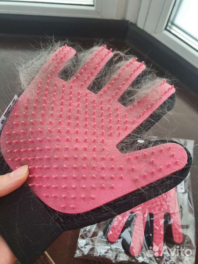 Перчатка для вычесывания шерсти