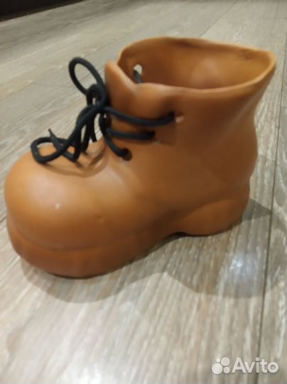 Ботинки из фарфора и глины