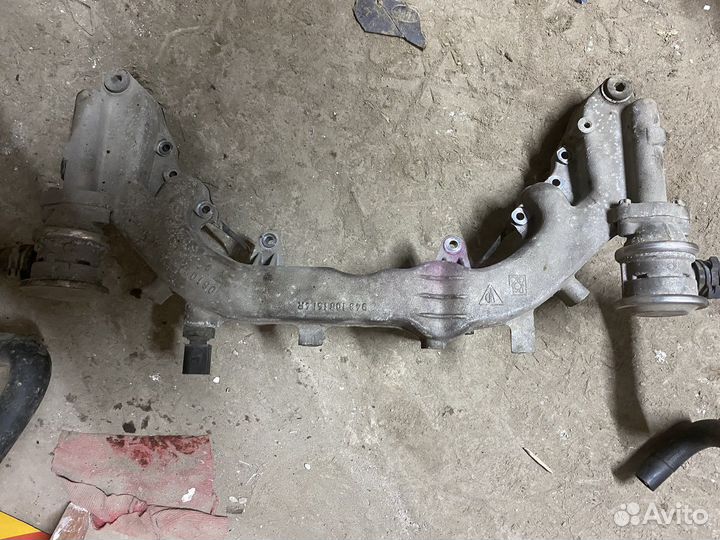 Фланец системы охлаждения двигателя