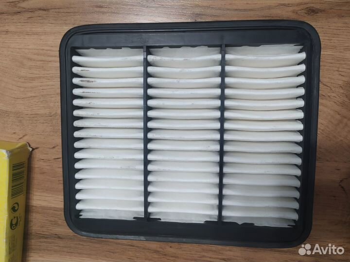 Воздушный фильтр Mann Filter C2214