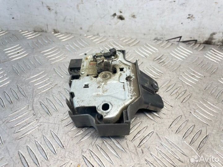 Замок багажника Toyota Corolla ZRE151L 1zrfe 2006