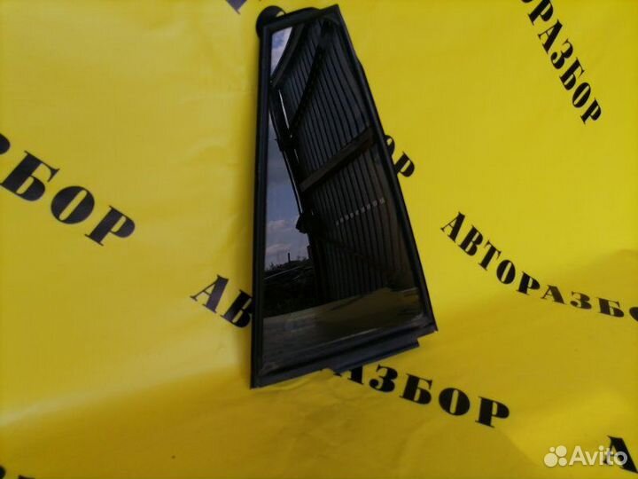 Стекло двери задней правой (форточка) Toyota Rav4