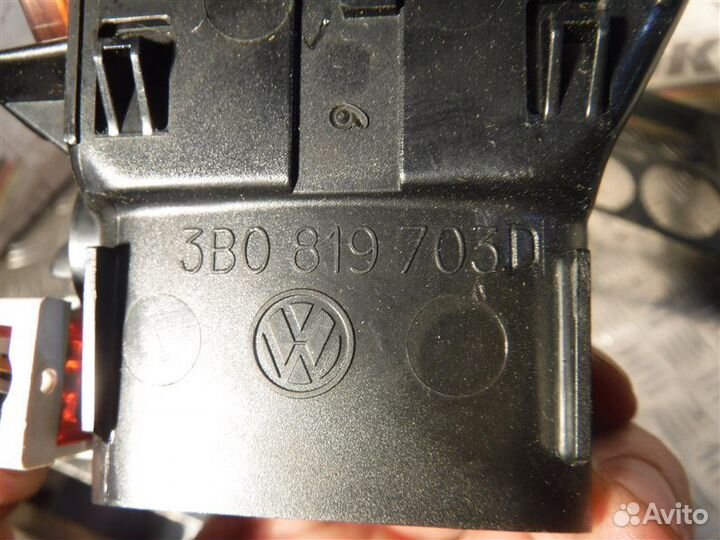 Дефлектор отопителя лев. перед. Volkswagen Passat