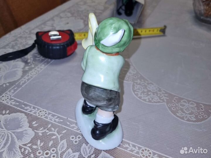 Статуэтка фарфор