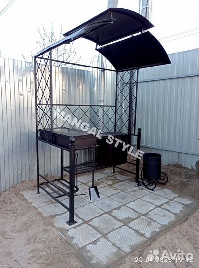 Мангал с крышей