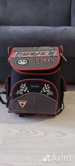 Школьный ранец с анатомической спинкой