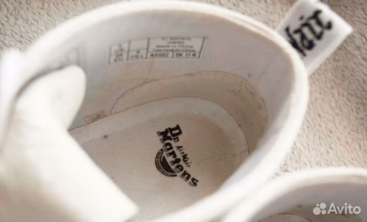 Ботинки женские Dr. Martens белые