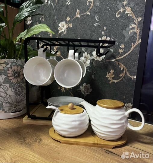 Чайник заварочный, сахарница, набор для чаепития