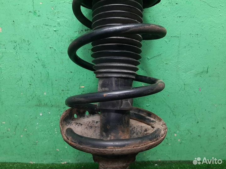 Стойка амортизатора передняя правая Subaru Legacy