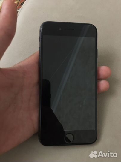 Телефон iPhone 8