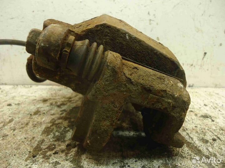 Суппорт передний правый Nissan Armada 1 TA60