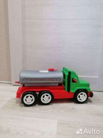 Детские машины и парковка