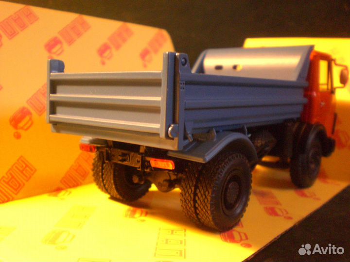 Модель автомобиля маз-5551, новая