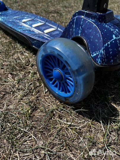 Самокат трехколесный