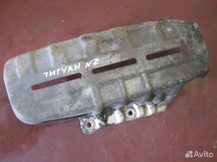 Тепловой экран глушителя кардана бензобака Tiguan