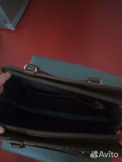 Сумка б/у в хорошем состоянии,2 отдела, посередине