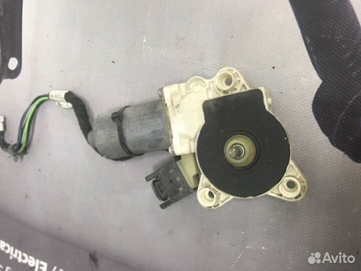 Мотор стеклоподъемника передний Mercedes E-Класс