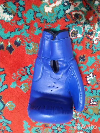 Боксерские перчатки