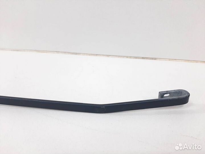 Поводок стеклоочистителя передний правый LADA Larg