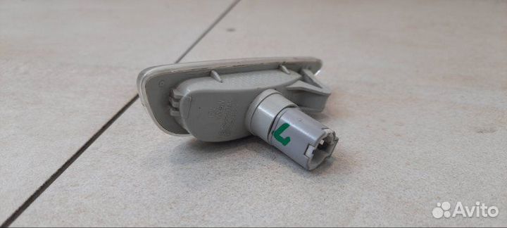 Повторитель поворота в крыло передний левый