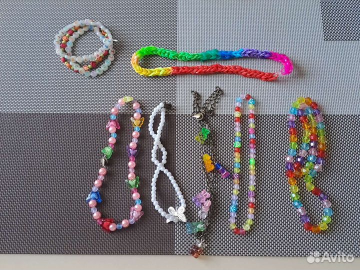Браслеты,бусы,фигурки из резинок