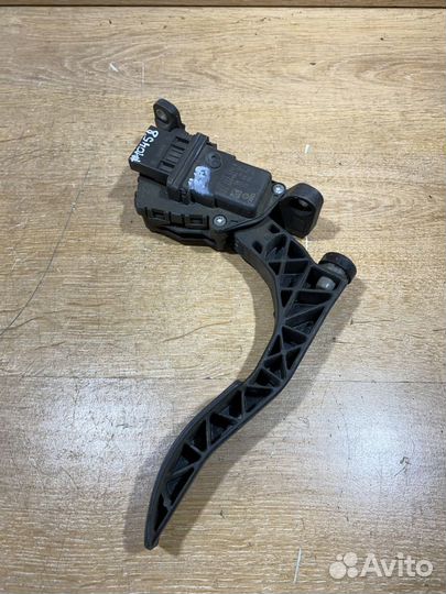 Педаль газа Audi A6 C6 301005
