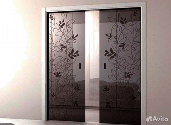 Стеклянная дверь на заказ