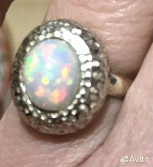 Опал в серебре