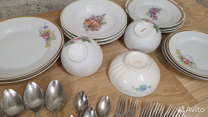 Кастрюля, сковорода, тарелки, ложки, вилки, посуда