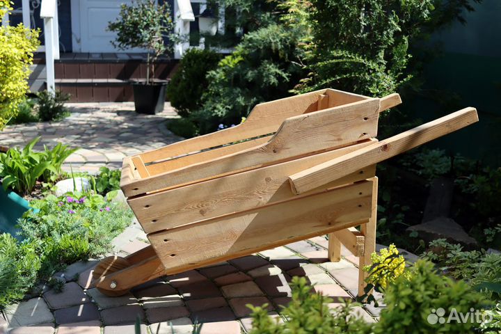 Тележка декоративная для сада