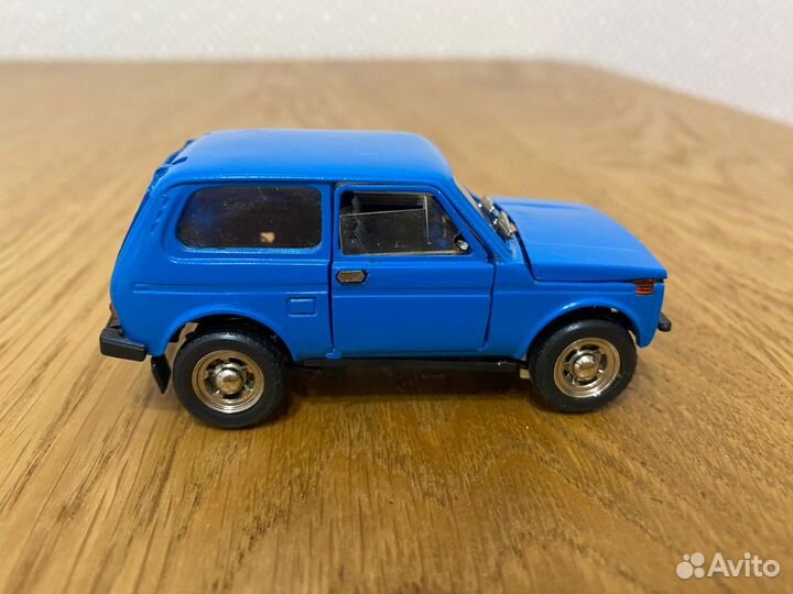 Модель автомобиля Ваз 2121 Нива с прицепом Скиф