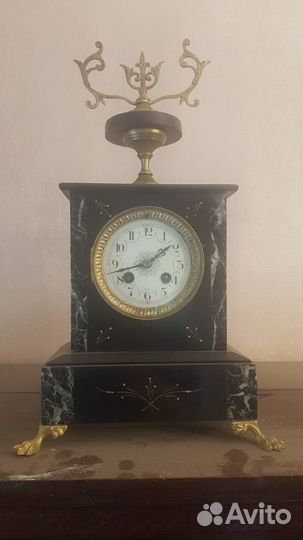 Антиквариат. Часы (механические) с подсвечниками