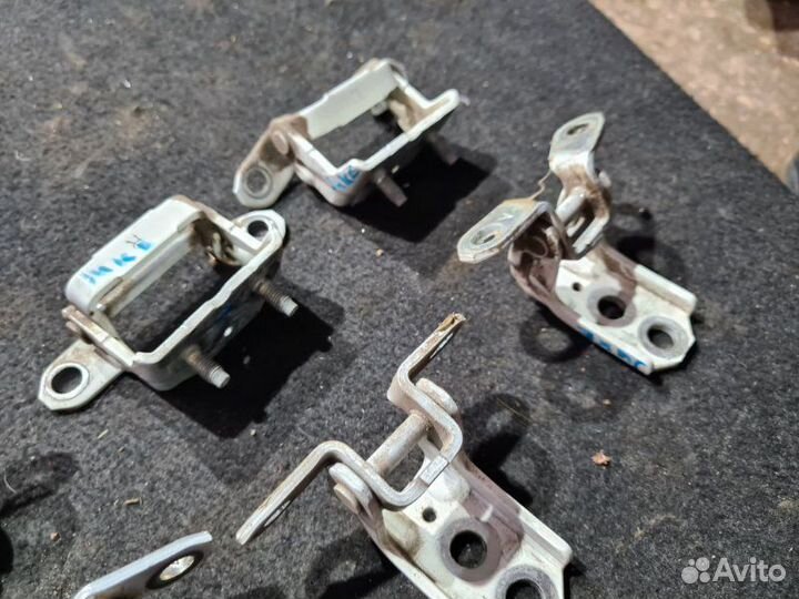 Петля двери Nissan Juke F15 1.6 DDT 2011