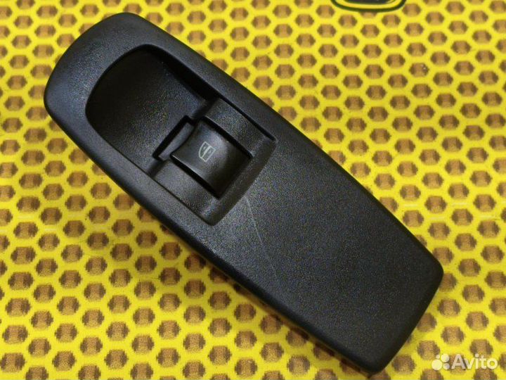 Кнопка стеклоподъемника передняя правая Renault