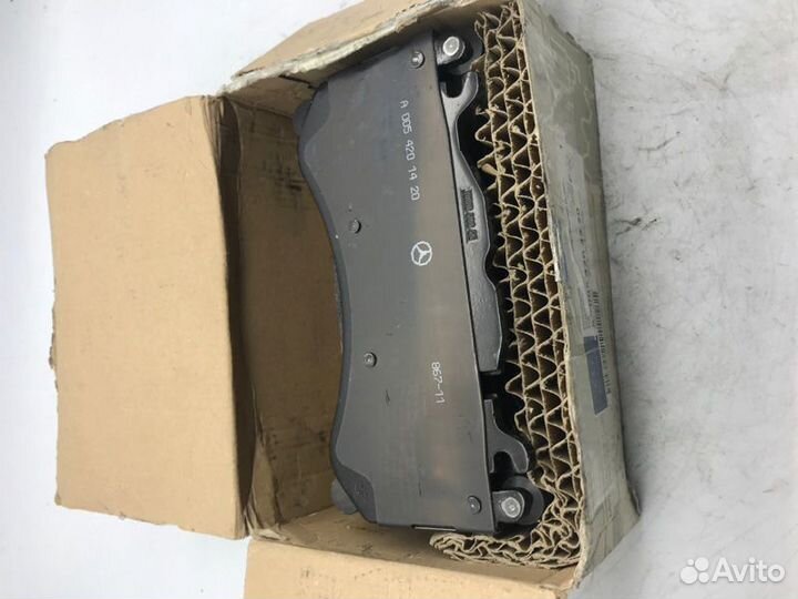 Тормозные колодки переднее Mercedes-Benz C-Class