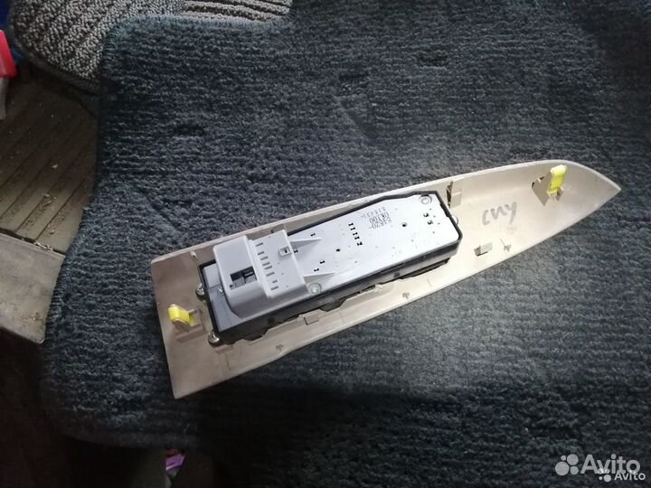 Блок управления стеклоподъемниками Toyota Hilux