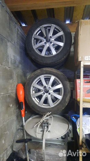 Стойка для хранения колес