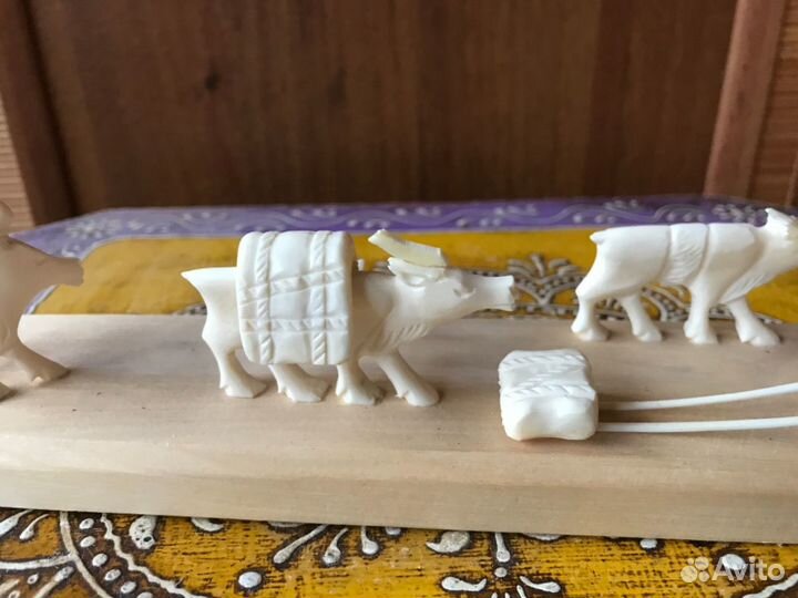 Композиция из бивня. Ручная работа народа севера