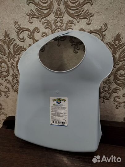 Нагрудник пластиковый