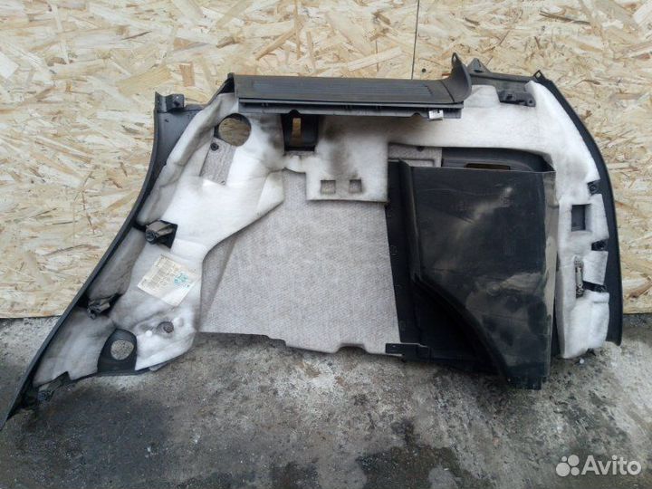 Обшивка багажника левая Volkswagen Touareg