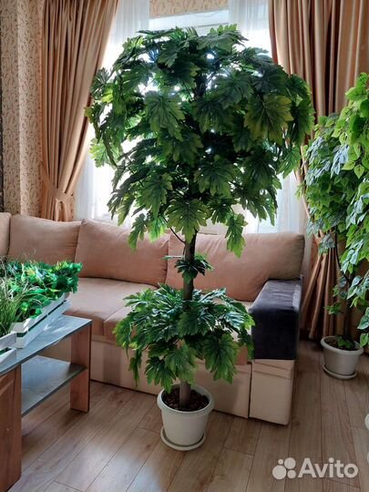 Искусственные деревья в горшке