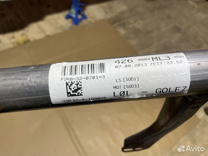 Усилитель кузова под панелью торпедой VW Гольф 7