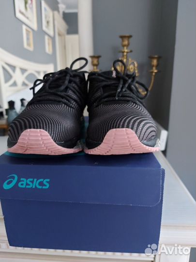 Кроссовки женские Asics 35 размер