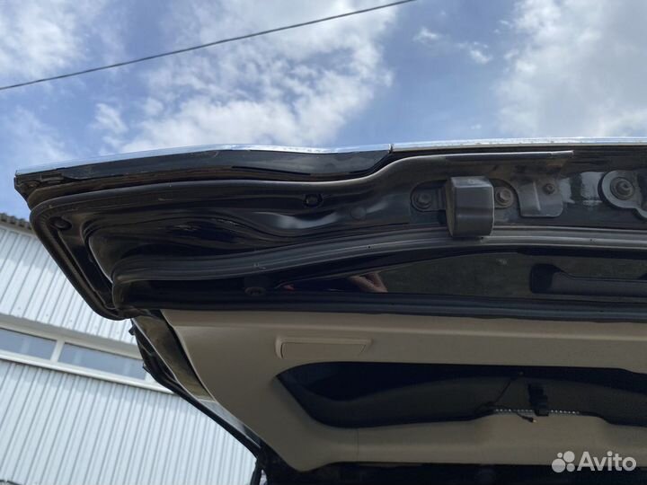 Прижимной датчик багажника левый Toyota 200 2015+